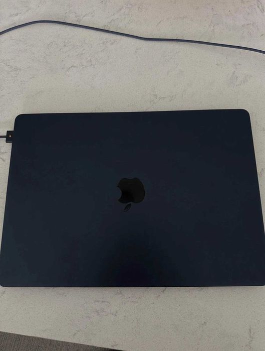 Macbook air m3 15 inch + original karobka + 7 oy apple garantiyasi