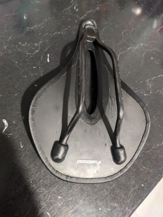 Vând șa carbon elitaone cursieră