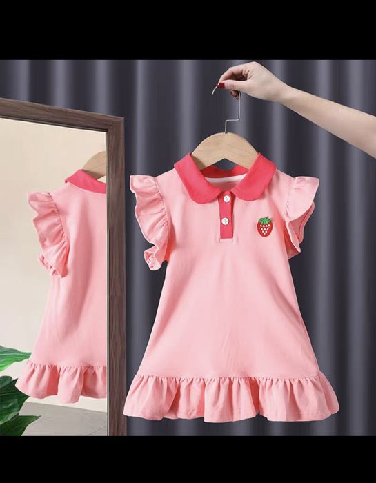 Платье для девочки. С клубничкой.