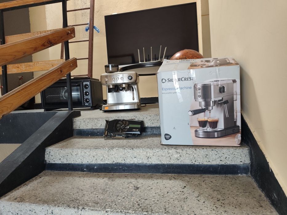 Това е еспресо машина Silvercrest с мощност 1350 W.