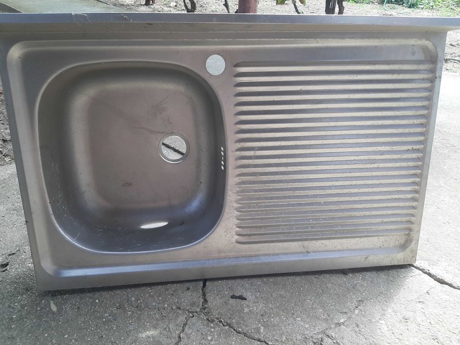 Chiuvetà de bucàtàrie de inox cu picuràtor