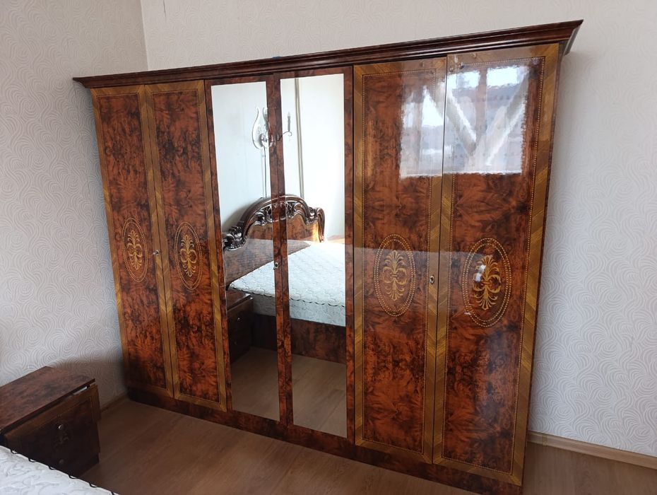 Шкаф сервант витрина распродажа мебели