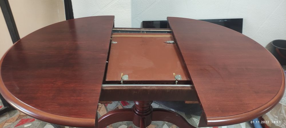 Круглый стол деревянный