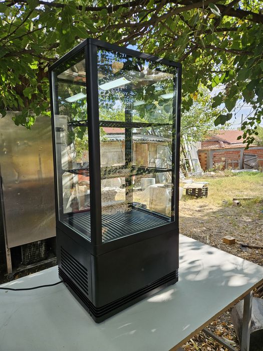 Витрина за торти сладкарски изделия сандвичи, плодове и зеленчуци и др