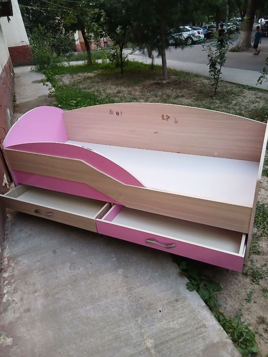 Qiz bolalar uchun  krovat bir kishilik