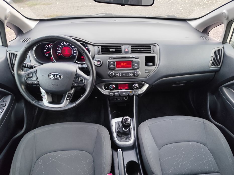 Kia Rio. An 2012. Motor 1,2 Diesel. Euro 5. Unic proprietar în țară.