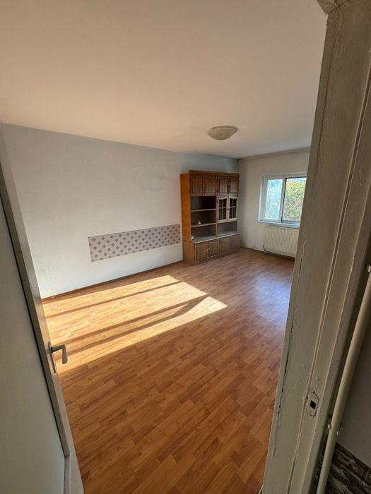 Vând apartament în  Drăgășani, strada Tudor Vladimirescu, bl.T2 scara C etaj 3