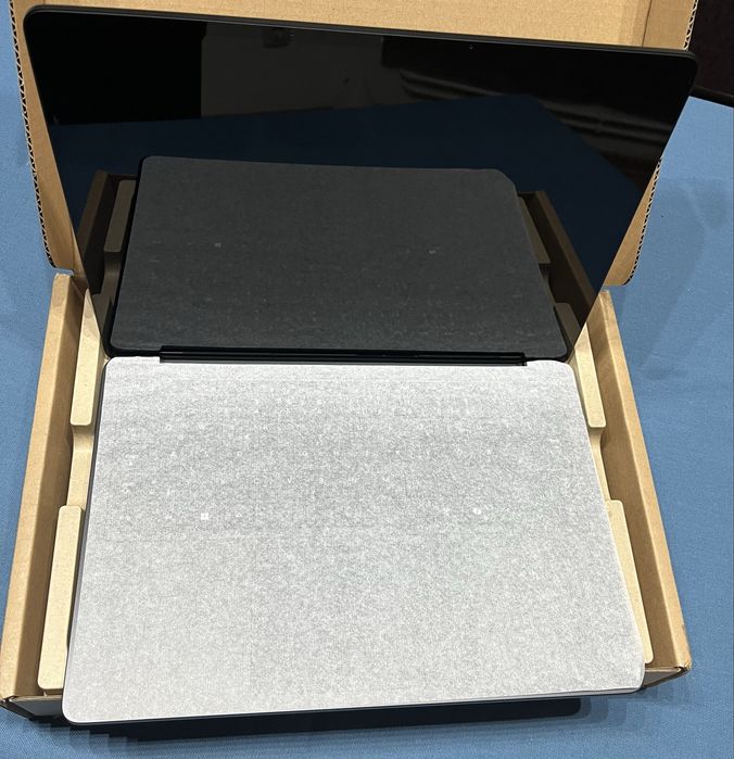 Laptop Microsoft Surface,7th Edition Snapdragon.Nou.