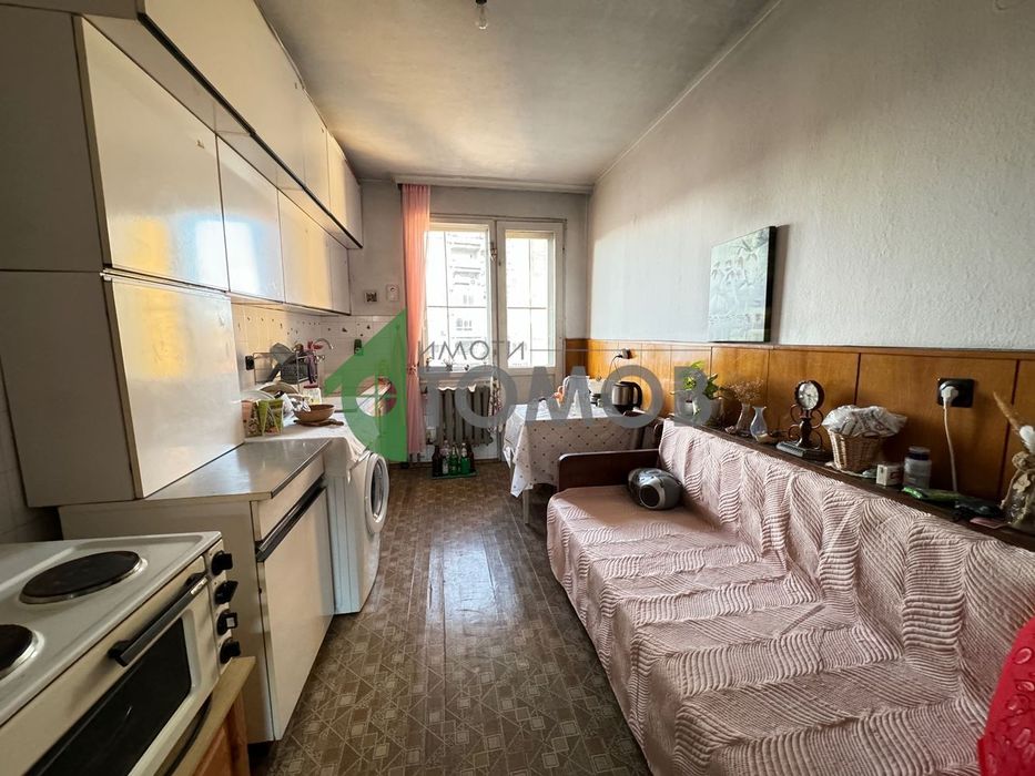 Продава се Четиристаен апартамент в Шумен, Център - 105 кв.м за 1142 €/кв.м - Снимка #4