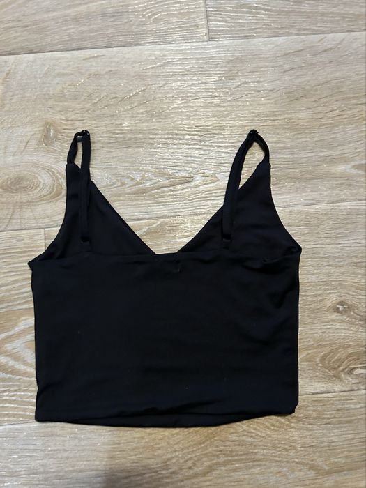 черен топ с деколте