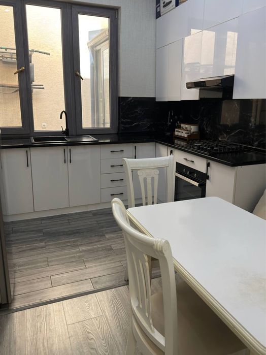 Замонавий коттедж сотилади, 2 каватли, 4 хонали (Hi-tech услубида)