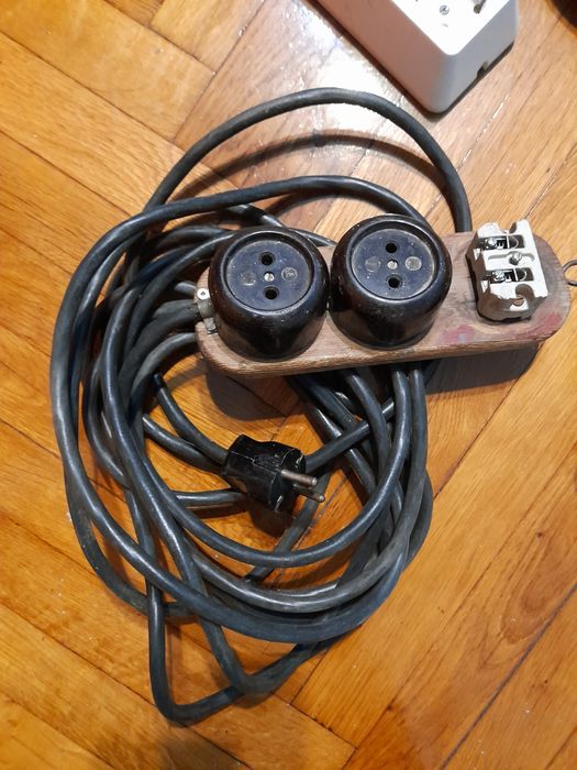 Удължител двужилен и голяма крушка 300 вата