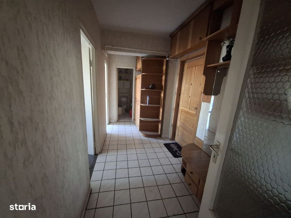 B-dul Unirii (ultracentral)–apartament cu 4 camere, 2 bai, balcon mare