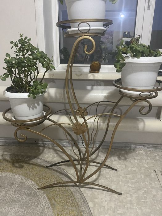 Кованная подставка для цветов