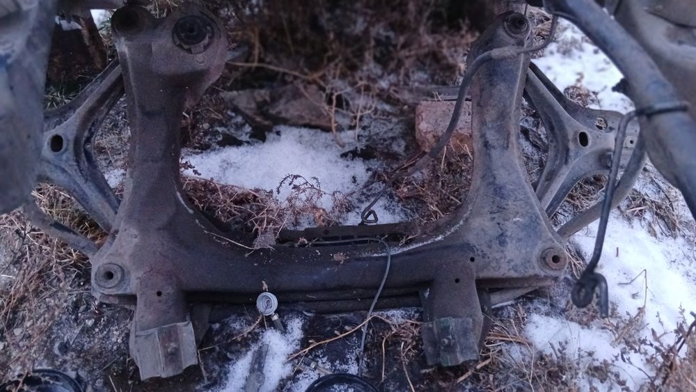 Балка ауди 80 в зборе