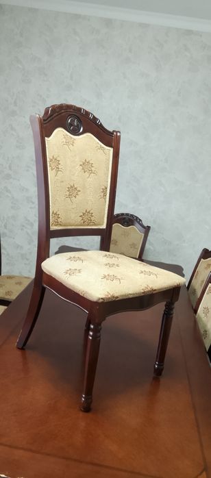 Срочно продам стол и 10стульев