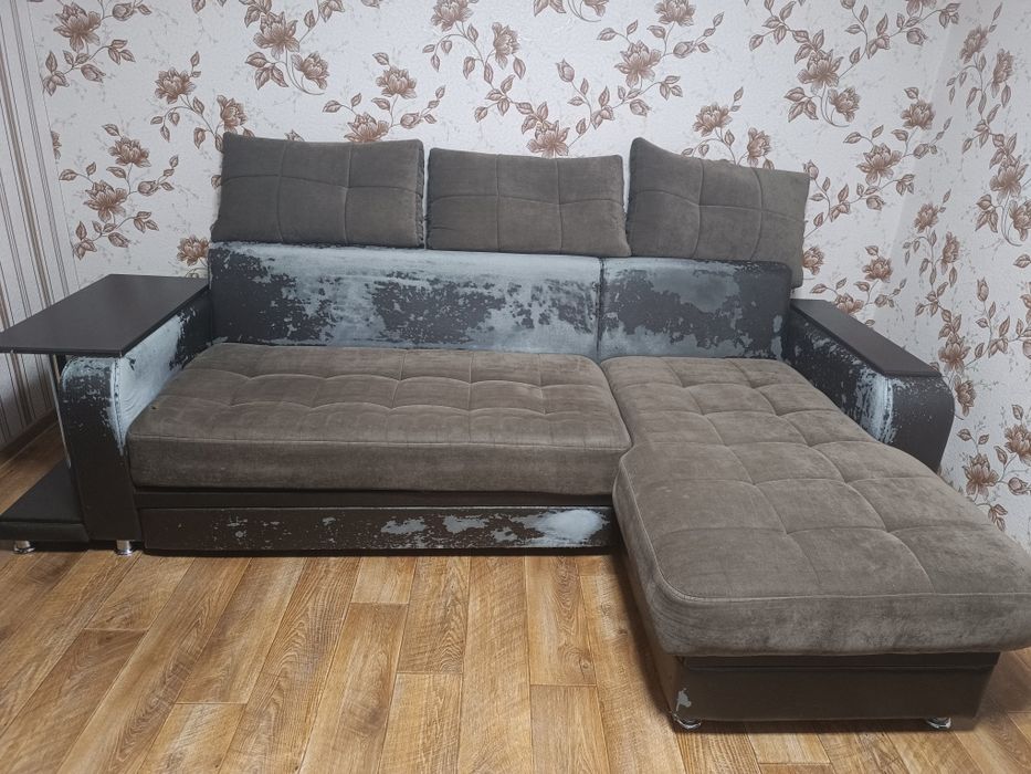 Диван угловой отдам бесплатно