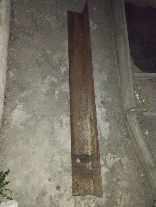 Продам уголок массивный 14см 14см