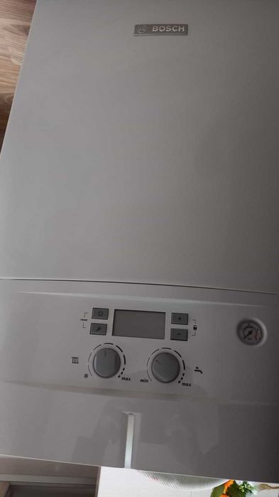 Vând centrală termică Bosch pe gaz - pentru piese