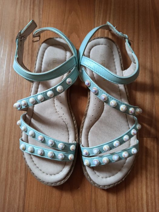 Продам босоножки