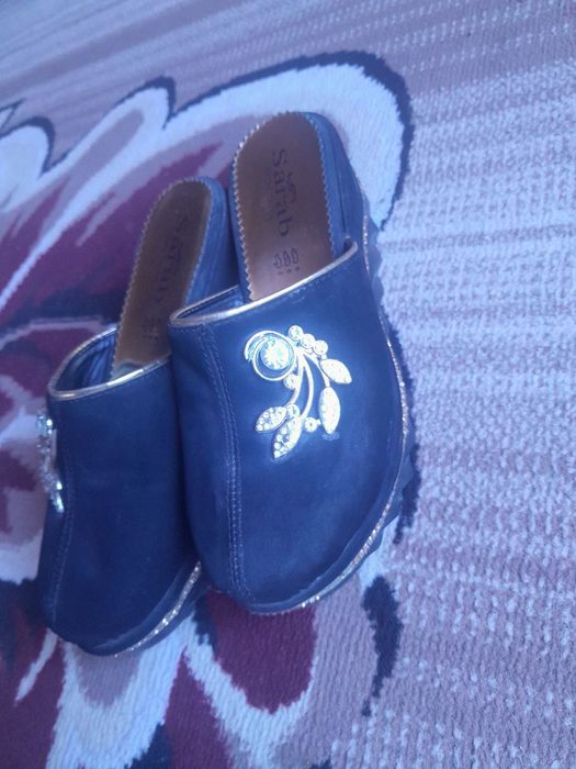 Oyoq kiyim sotiladi yangiday