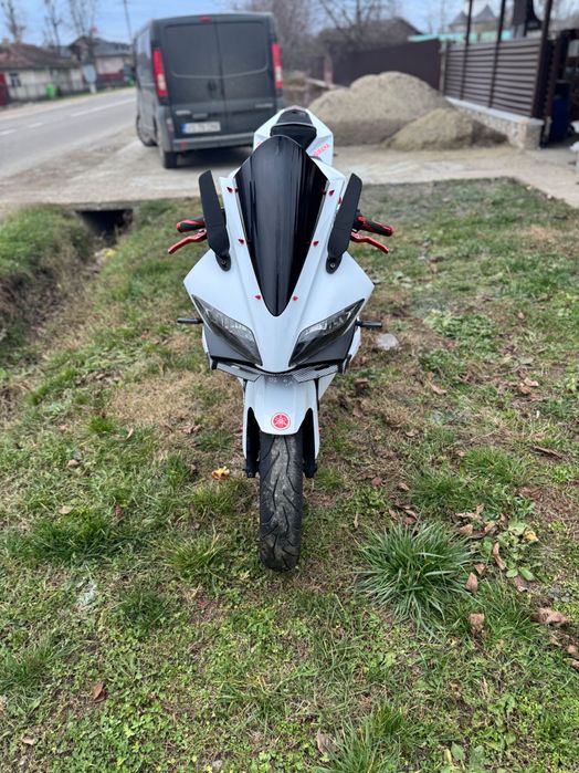 Vând Yamaha yzf r125