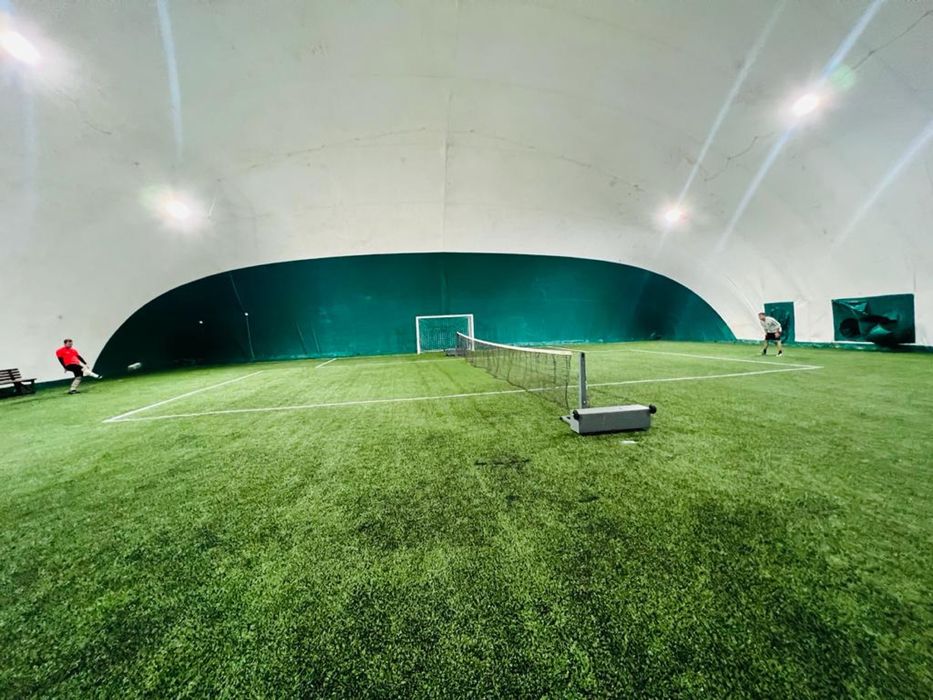 Teren sintetic fotbal acoperit si incalzit . Baza sportiva Bucuresti