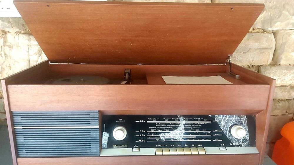 Радиограмофон Акорд 102-71 - за части / реставрация на части
