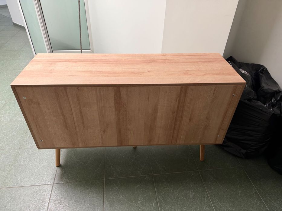 Бюфет 3 врати цвят топъл дъб не използван