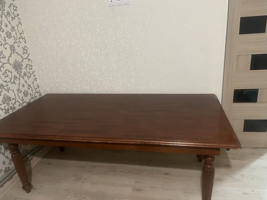 Продается стол производства Малазия