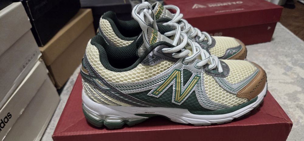 Продам новые кроссовки NB