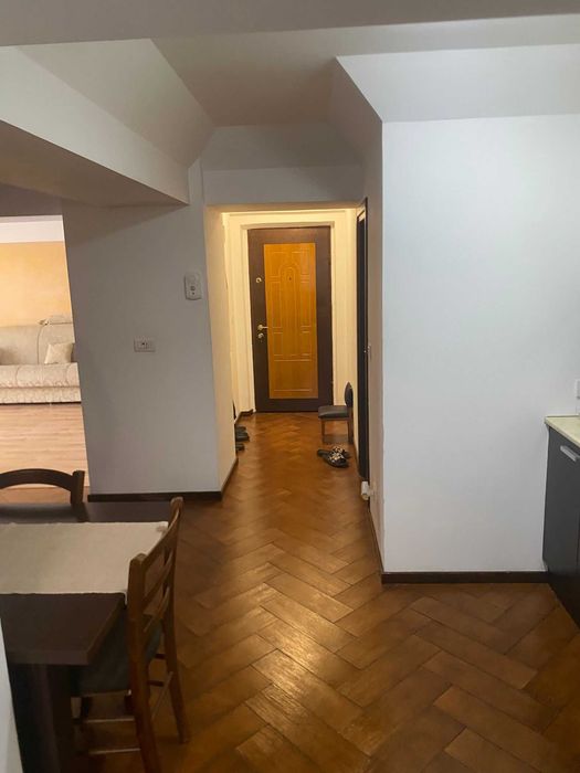 Apartament 3 camere,mobilat, zona Sala Polivalentă