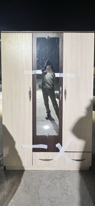 Продам 2  шкафа и камод