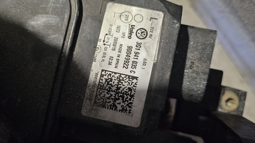 Far stânga Passat b8 led