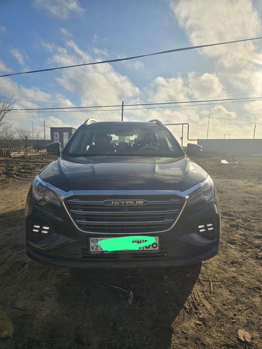 Машина Jetour X70