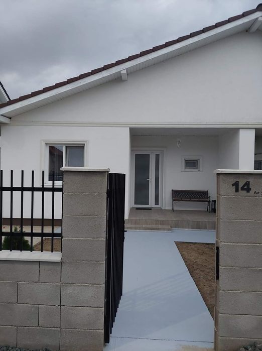 Duplex de închiriat Moșnița Nouă, 3 camere, curte