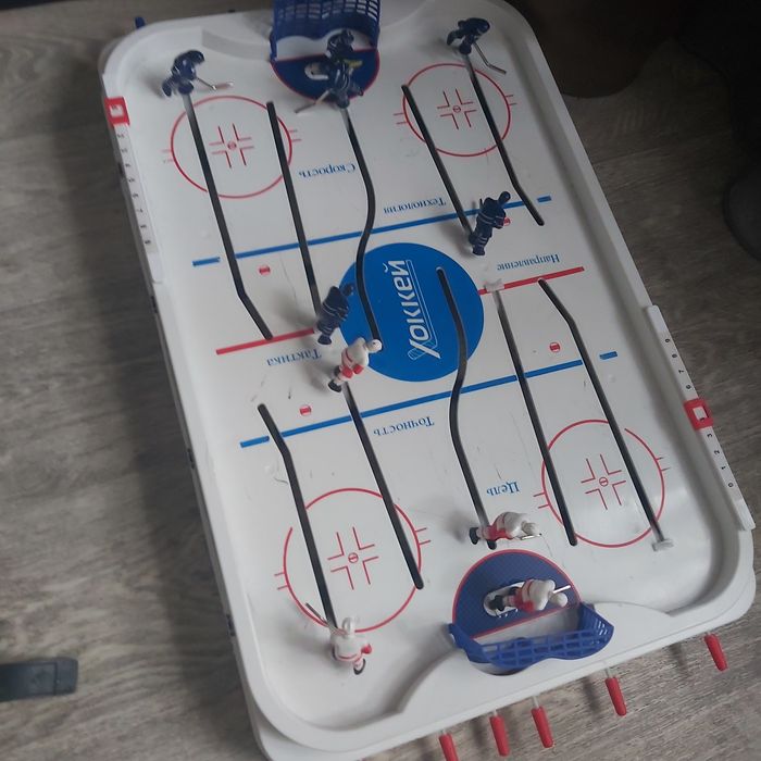 Продам настольную игру хоккей