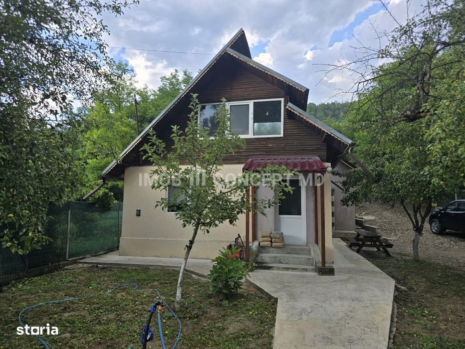 Vanzare Casa cu 3 camere si teren de 4000 mp in Soimari-Prahova