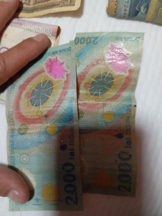 Vând bani vechi (bacnote și monezi