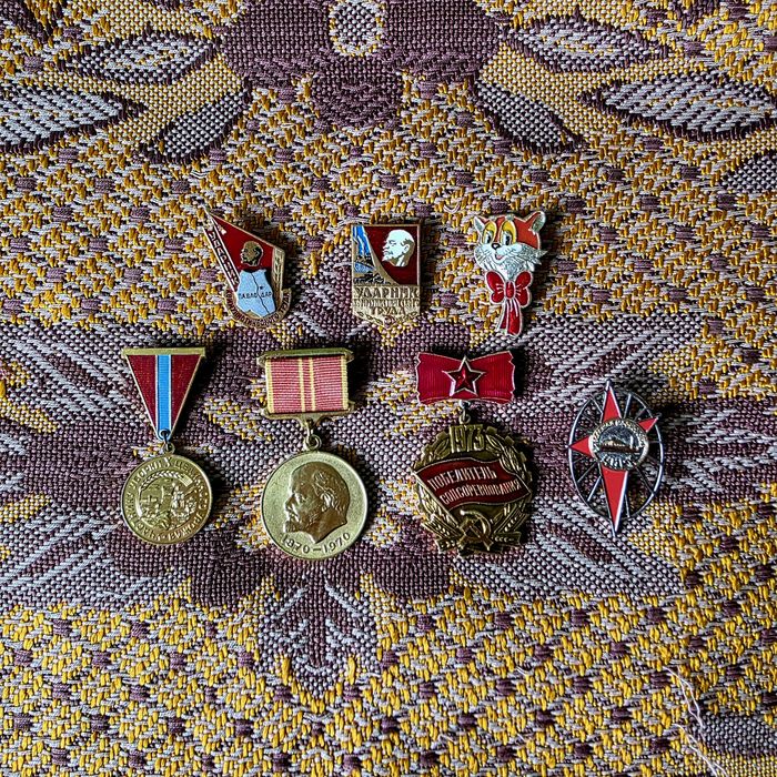 Продам советские значки