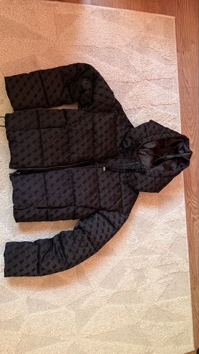 Дамско зимно яке GUESS