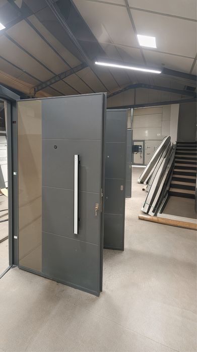 Входна врата за къща-OLIVIA