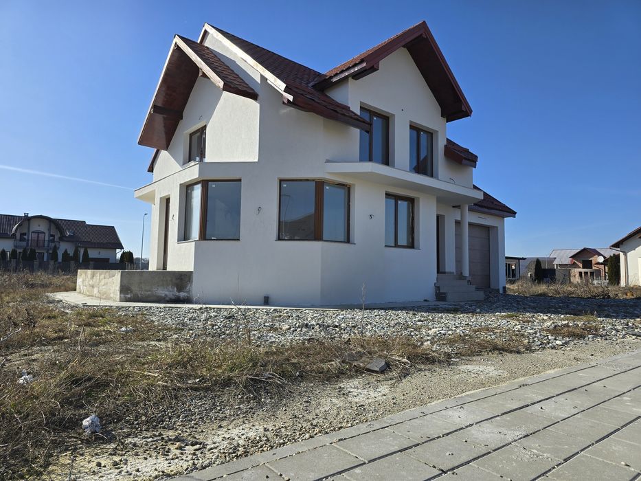 Vând casă Parter+Mansarda Finisata