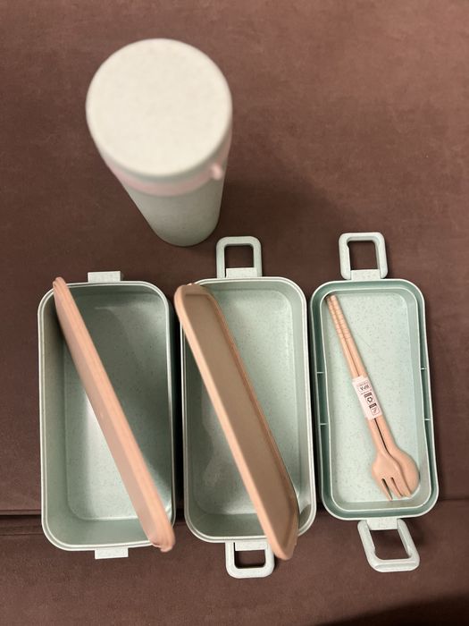 Lunch box cu doua compartimente pentru gustări