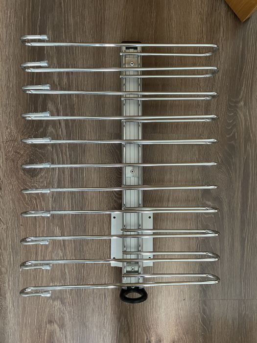 Изтеглящ механизъм за панталони