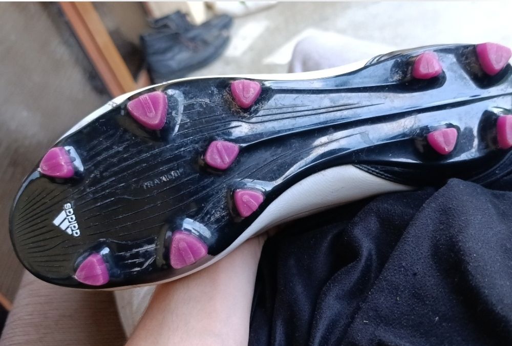 Vând adidas F50 adizero 2010 foarte rari pentru colectionari cu crampoane netocite