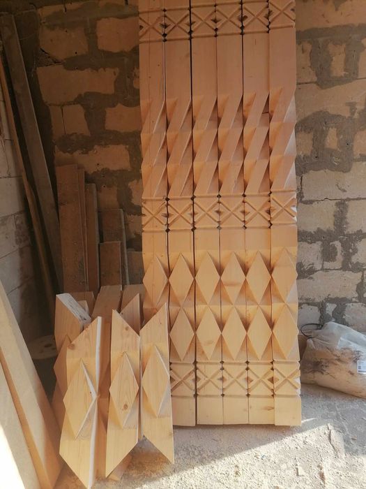 Vand stalpi lucrati manual din lemn de brad