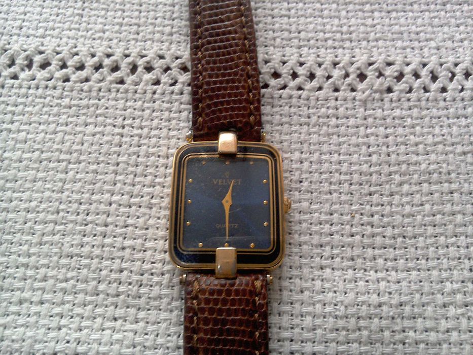 Ceas Velvet placat aur, damă, quartz, 30 x 25 mm, curea piele crocodil