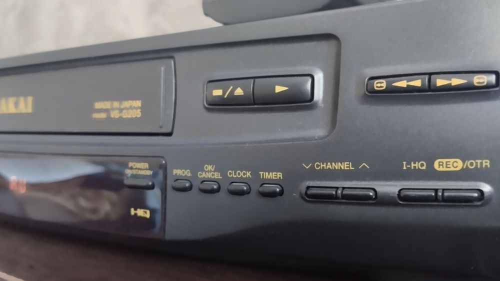 Видеомагнитофон Akai