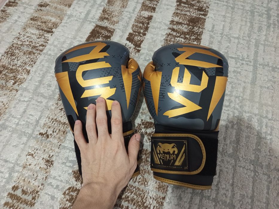 Боксерские перчатки